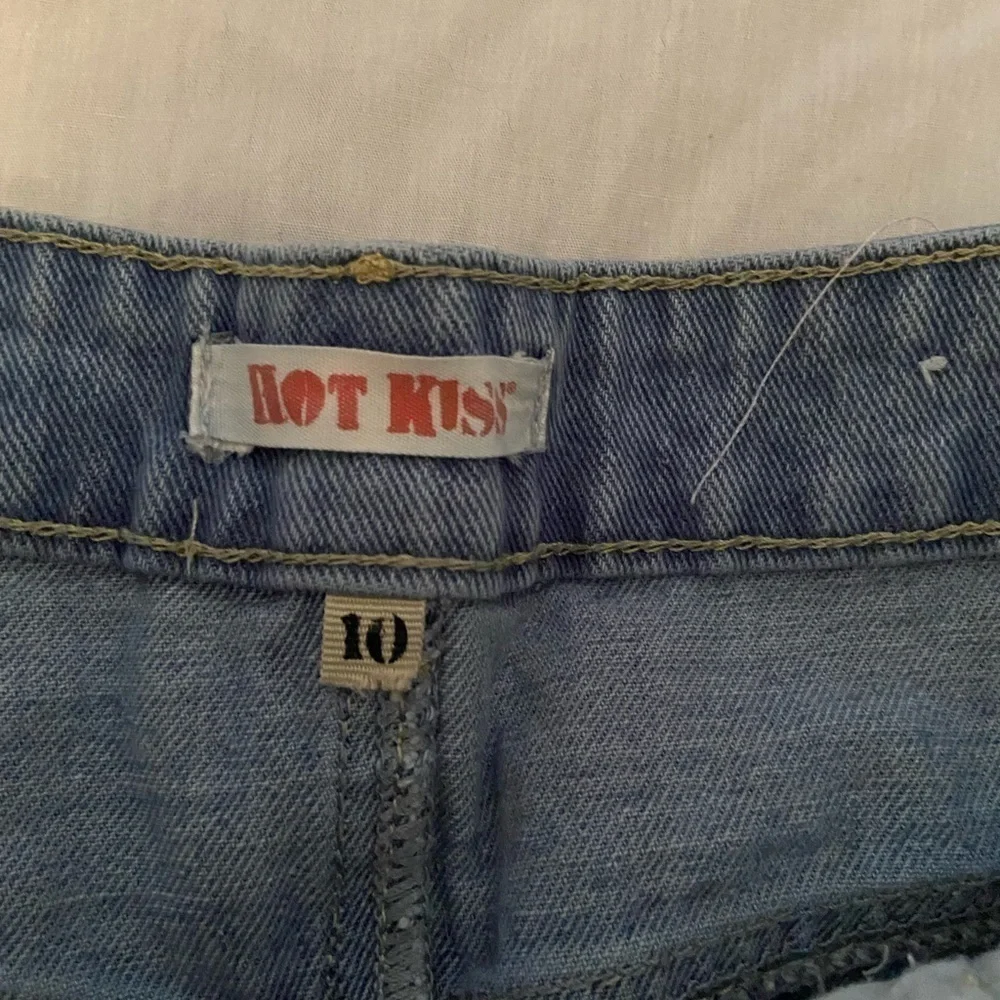 NWOT Hot Kiss Womens Jean Shorts High Rise Shortie Distressed Raw Hem lace